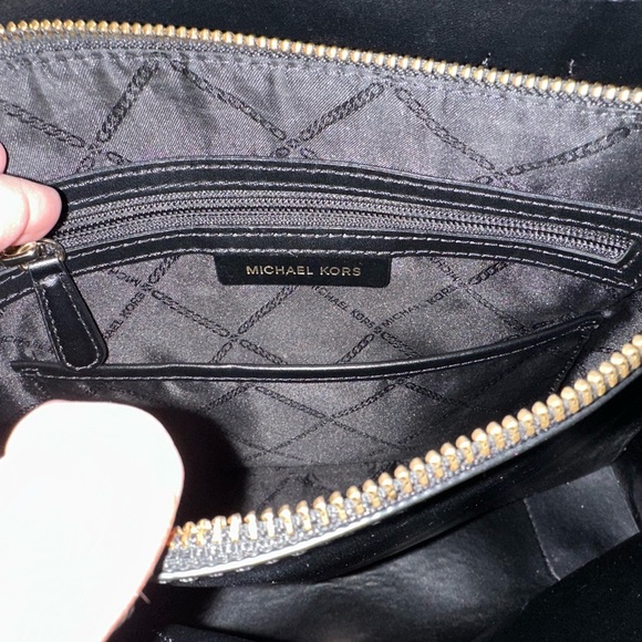 Michael Kors black handbag. Great condition - Picture 8 of 10